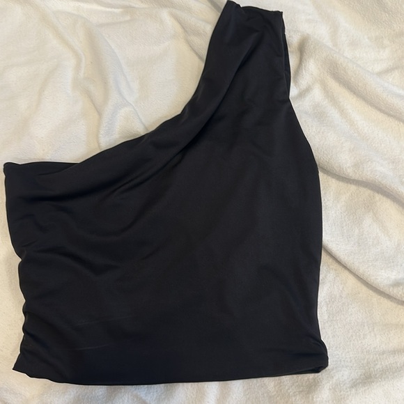 One shoulder cropped slinky top - Picture 3 of 3